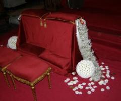 Fiori per le sedute in chiesa degli sposi