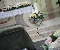 Allestimento floreale per la chiesa