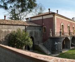 Esterno con parco dell'hotel per ricevimento di matrimonio a Zafferana Etnea (Catania)