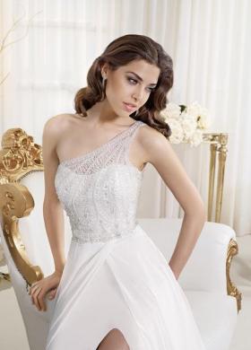 Preziosi ricami in perle dell'abito da sposa dell'Atelier Il Sogno della Sposa Lei&Lui