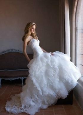 Abito da sposa con corpetto a cuore ricamato - Modello Aurora di Alessandra R.