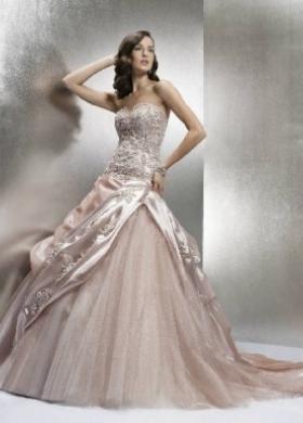 Abiti da sposa cipria con ricami e gonna in tulle - Atelier Sposa di Fossa Nadia