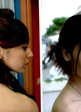 Trucco sulle sfumature del grigio e capelli semiracconlti con una rosa