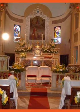 Allestimenti chiesa e seduta sposi