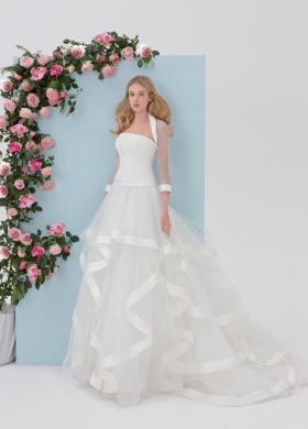 abito da sposa con gonna multistrato