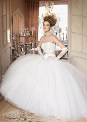 Vestito da sposa con guanti - Collezione La Magia del matrimonio d'inverno