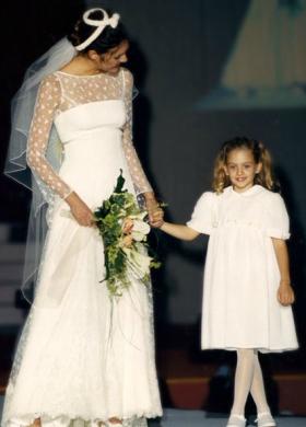 Eleganti abiti su misura per la sposa e per la damigella