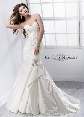 Abito da sposa con tessuto intrecciato e fermaglio prezioso - Mod. Campbell Sottero & Midgley