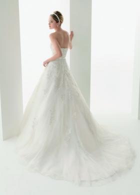 Vestito con strascico - Collezione Luna Novias