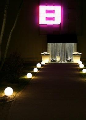 Illuminazione dell'entrata della location