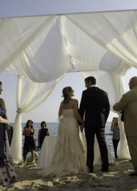 Allestimento per il momento del sì in spiaggia