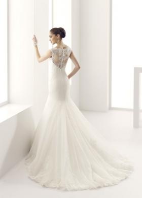 Abito da sposa dallo stile a sirena con schiena ricamata