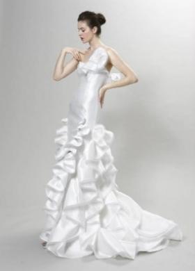 Vestito da sposa con ruches sulla gonna