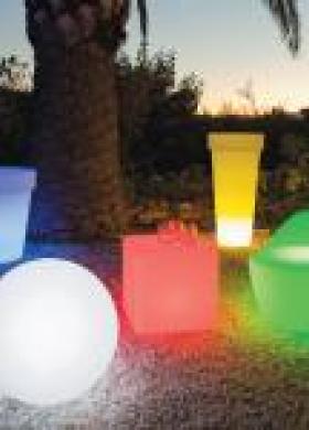 Strutture di design per l'illuminazione della location di matrimonio