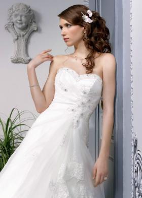 Vestito da sposa con scollo a cuore