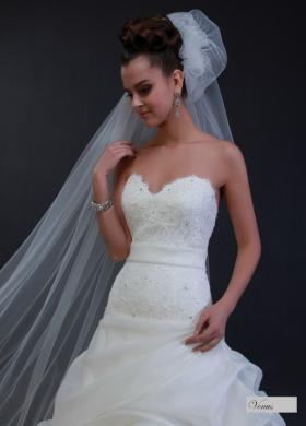 Abito da sposa con scollo a cuore