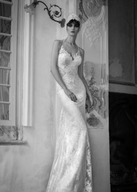 Abito da sposa interamente ricamato in pizzo
