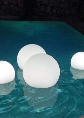 Luci per la piscina della location di nozze