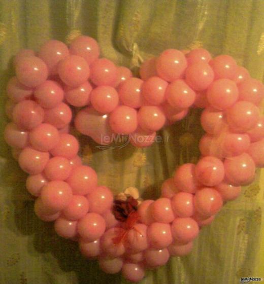 Cuore rosa di palloncini