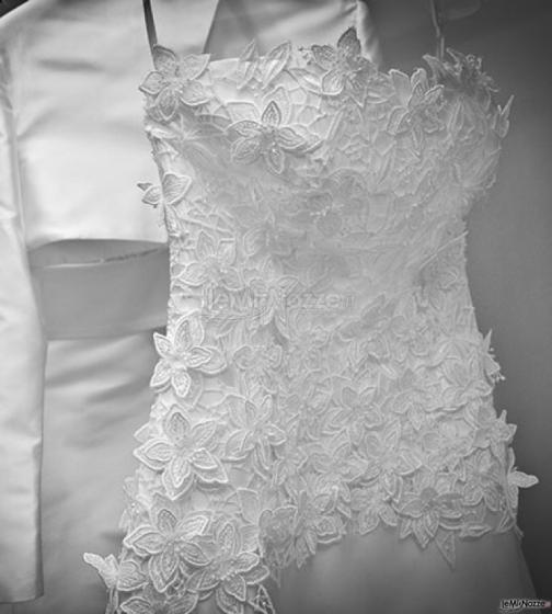 Abito da sposa con corpetto ricamato