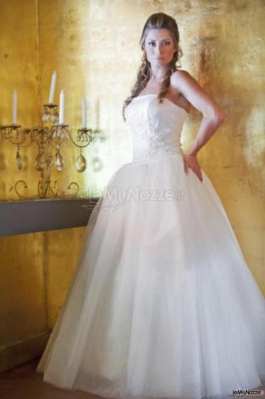 Abito da sposa con gonna ampia