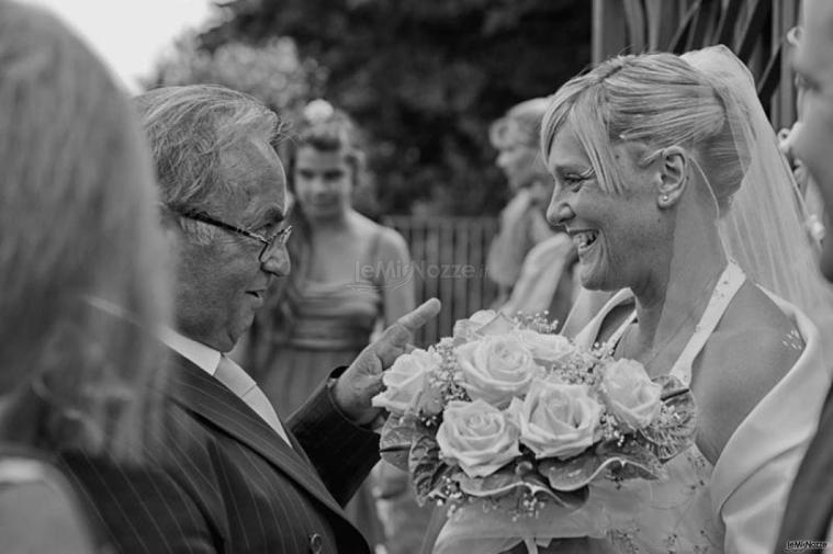 Fotografia della sposa con il padre