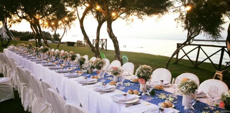 Guna Beach Club - A tavola in riva al mare