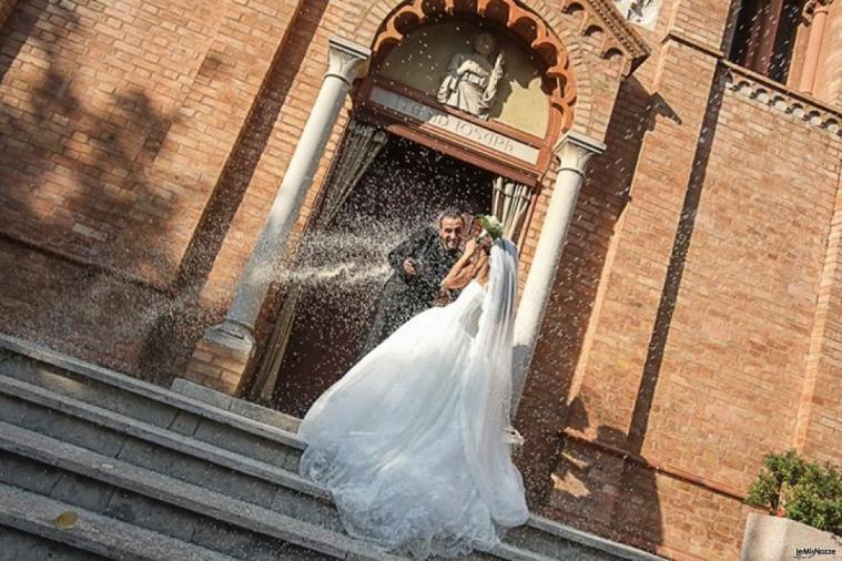 L'uscita degli sposi dopo il sì immortalata da Alessio Franchi