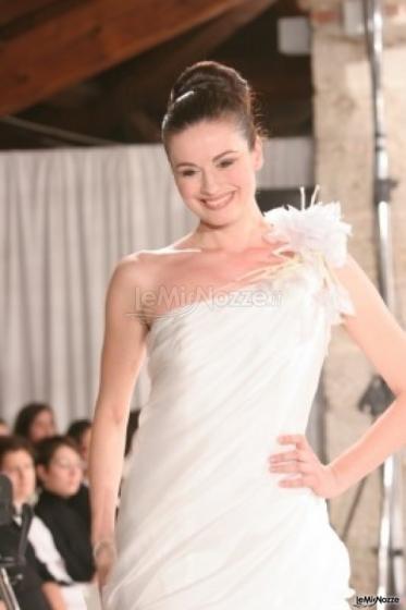 Vestito da sposa monospalla