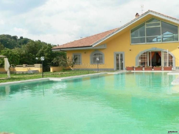 Casale con piscina per ricevimenti di nozze