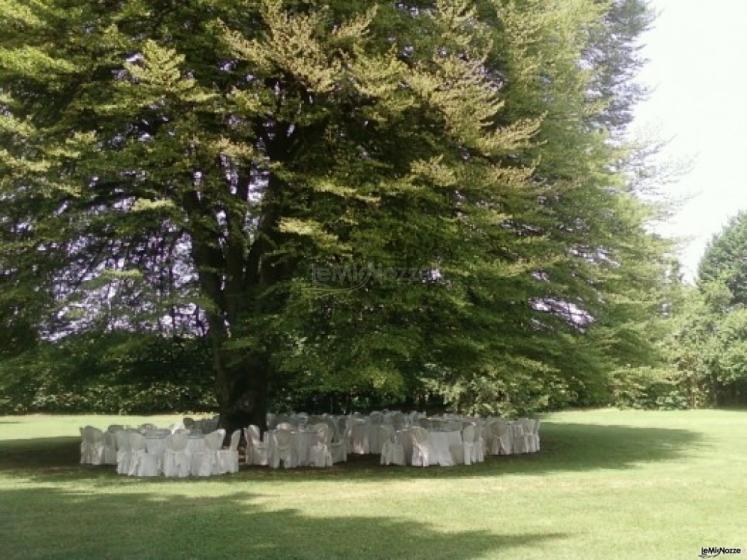 Ricevimento di matrimonio in giardino