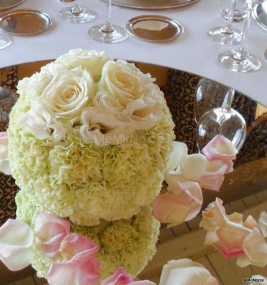 Sfera di garofani e rose - La Gardenia