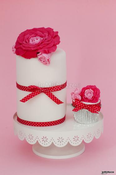 Wedding cake a cilindro e cupcake