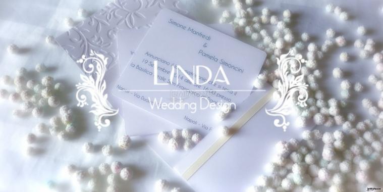 Raffinata partecipazione Vanilla fatta a mano con motivi a rilievo nei colori del bianco e dell'avorio.
All'interno è ubicata una tasca per riporre l'invito.

Linda Wedding Design fatto a mano
www.lindaweddingdesign.com