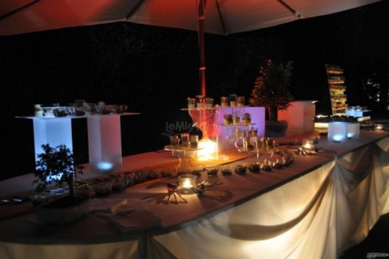 Allestimenti per l\'aperitivo di matrimonio la sera