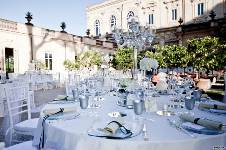 Mise en place blu per il matrimonio