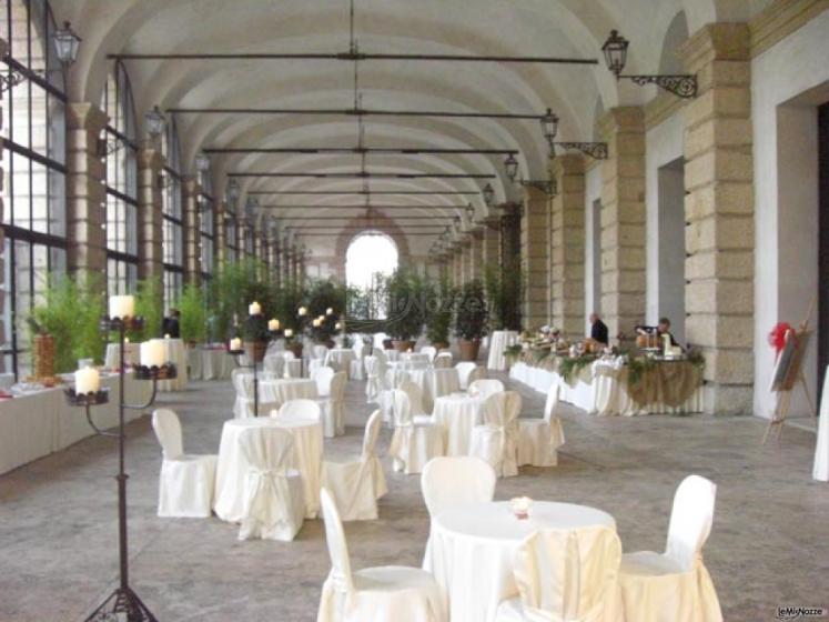 3Bien - Allestimento dei tavoli per il ricevimento