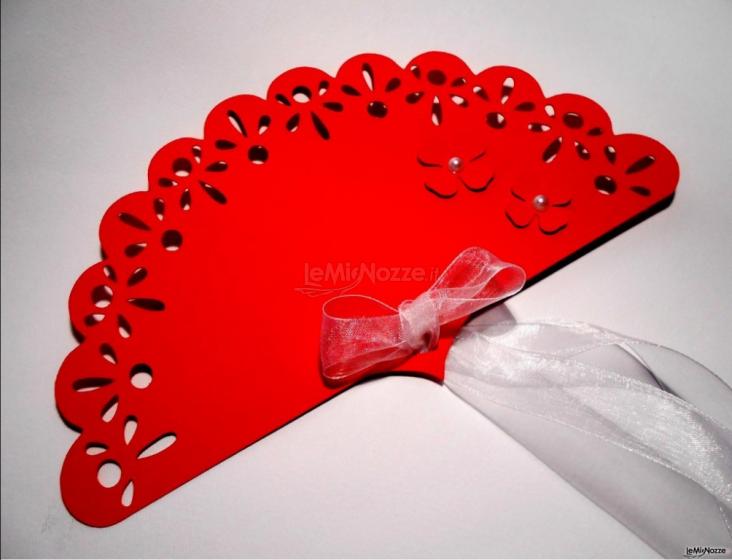 Ventaglio wedding red realizzato con carta morbida al tallo. Realizzazione TimeaCreazioni