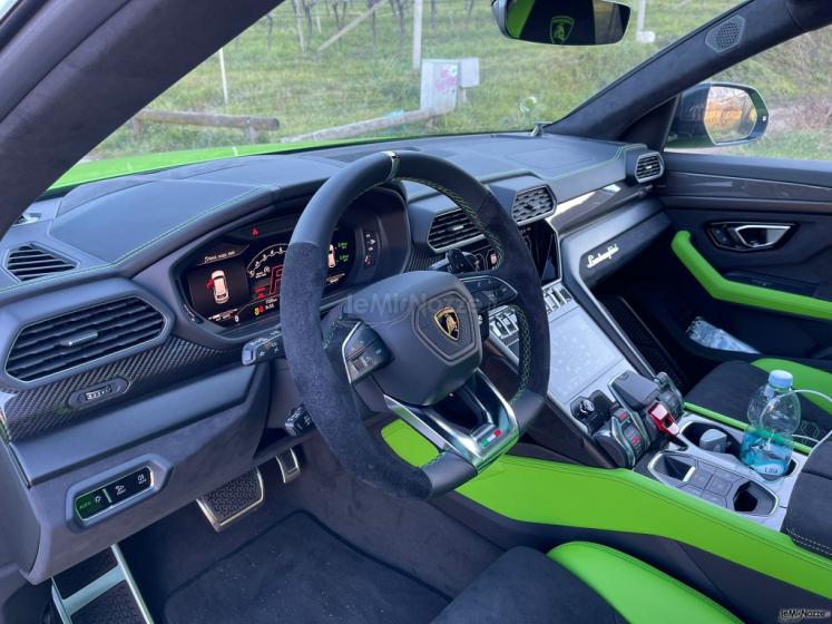 Supercarforyou - Lamborghini Urus interni