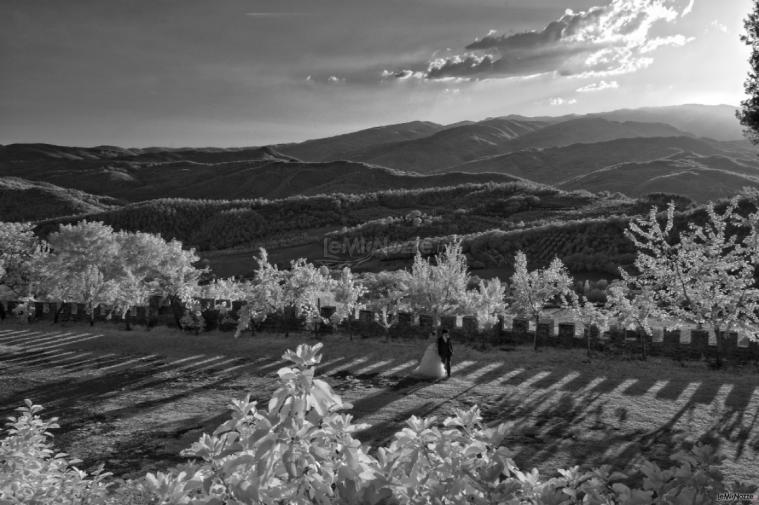 Gli sposi immersi in un panorama mozzafiato