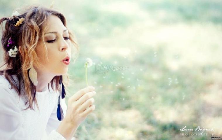 La sposa soffia ed esprime un desiderio