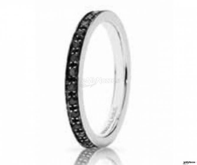Anello con diamanti neri - Serie Schegge di Venere