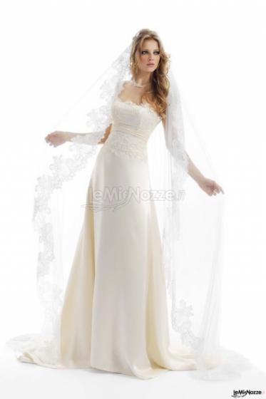 Abito da sposa senza spalline con bustino in pizzo - Modello Perla