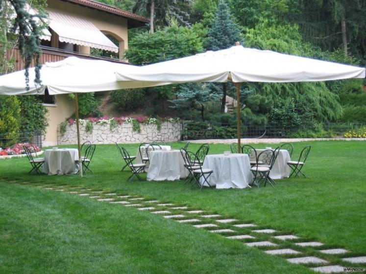 Allestimento del matrimonio in giardino