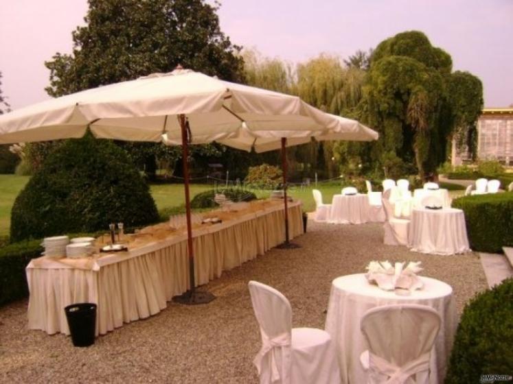 Ricevimento di matrimonio in giardino