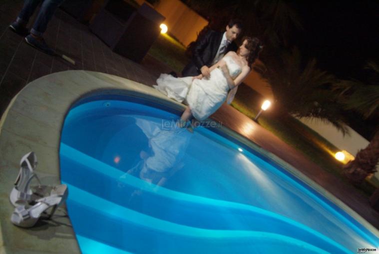 Bagno in piscina - Antonino Viola