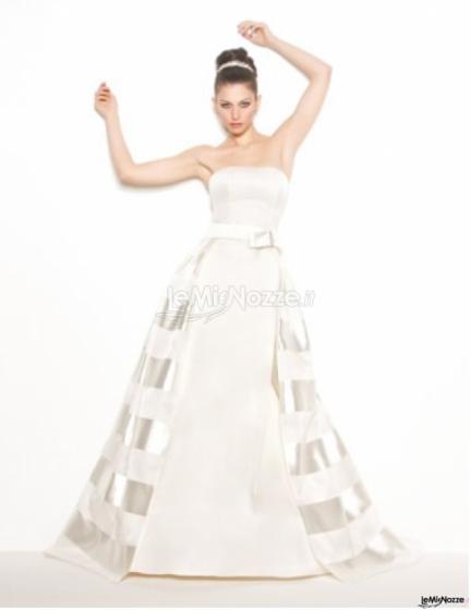 Vestito da sposa con gonna ampia e applicazione geometriche - Modello Giacinto