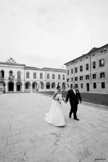 Foto deglki sposi mano nella  mano - Cluster foto