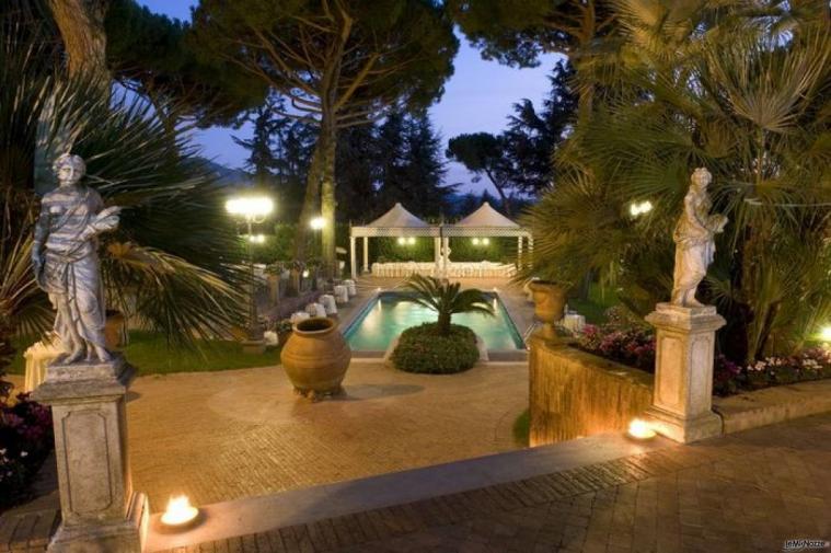 Ricevimento di matrimonio a bordo piscina