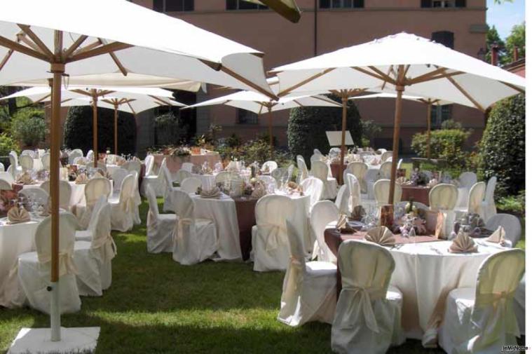 Ricevimento di matrimonio all'esterno della Villa